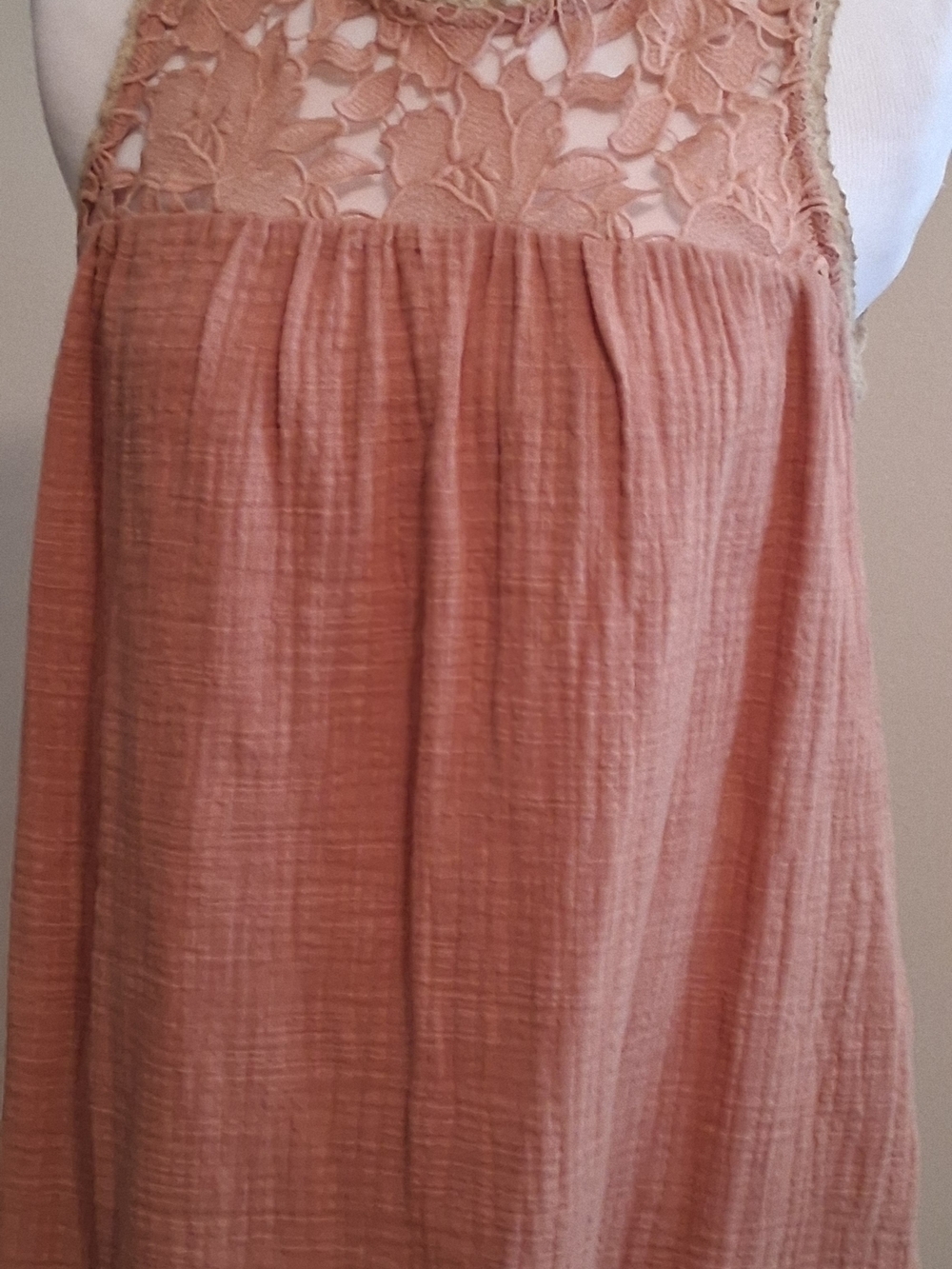Hem & T H READ Sleeveless Lace Yoke Camisole Top in Blush Peach SMALL NWT - Picture 4 of 13